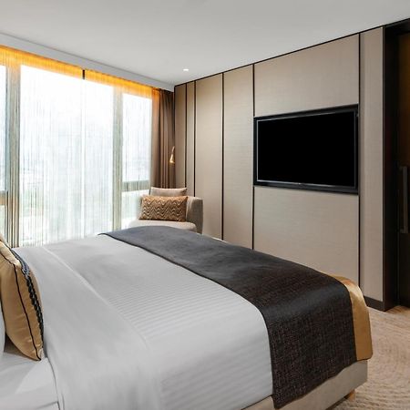 Intercontinental Istanbul By Ihg Hotel Luaran gambar A bedroom in the 2018-launched Crystal River Lodge