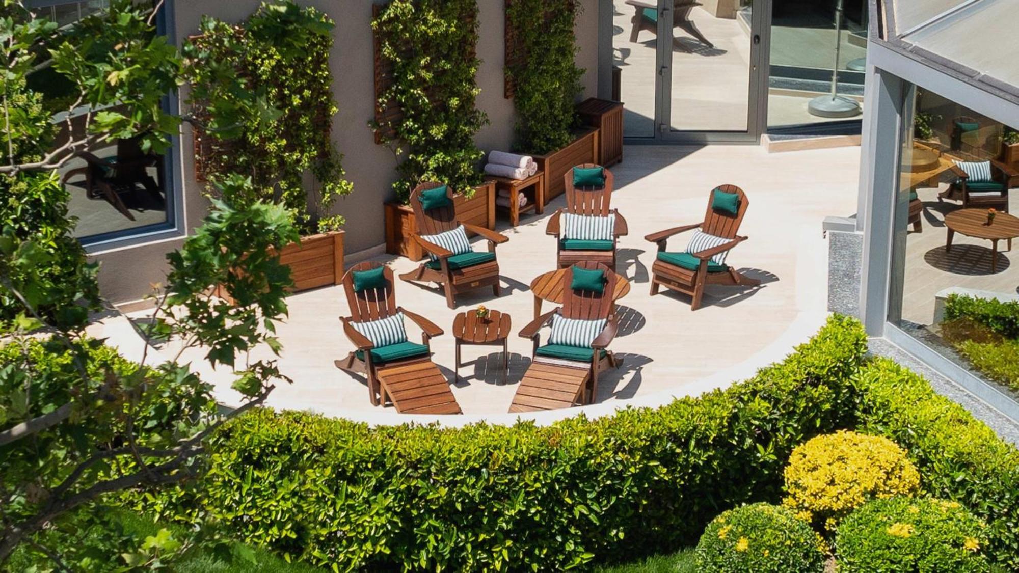 Intercontinental Istanbul By Ihg Hotel Luaran gambar A deck at a hotel