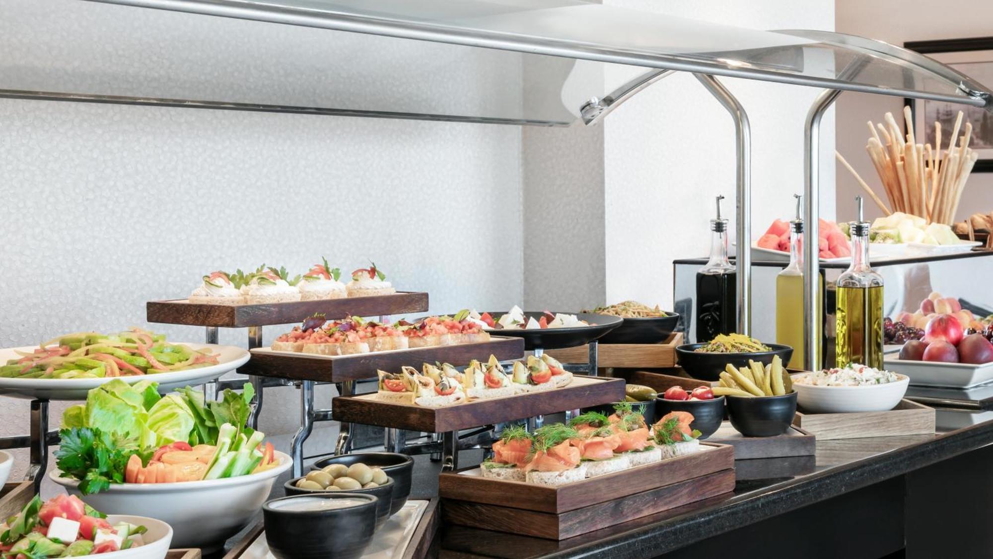Intercontinental Istanbul By Ihg Hotel Luaran gambar A salad bar