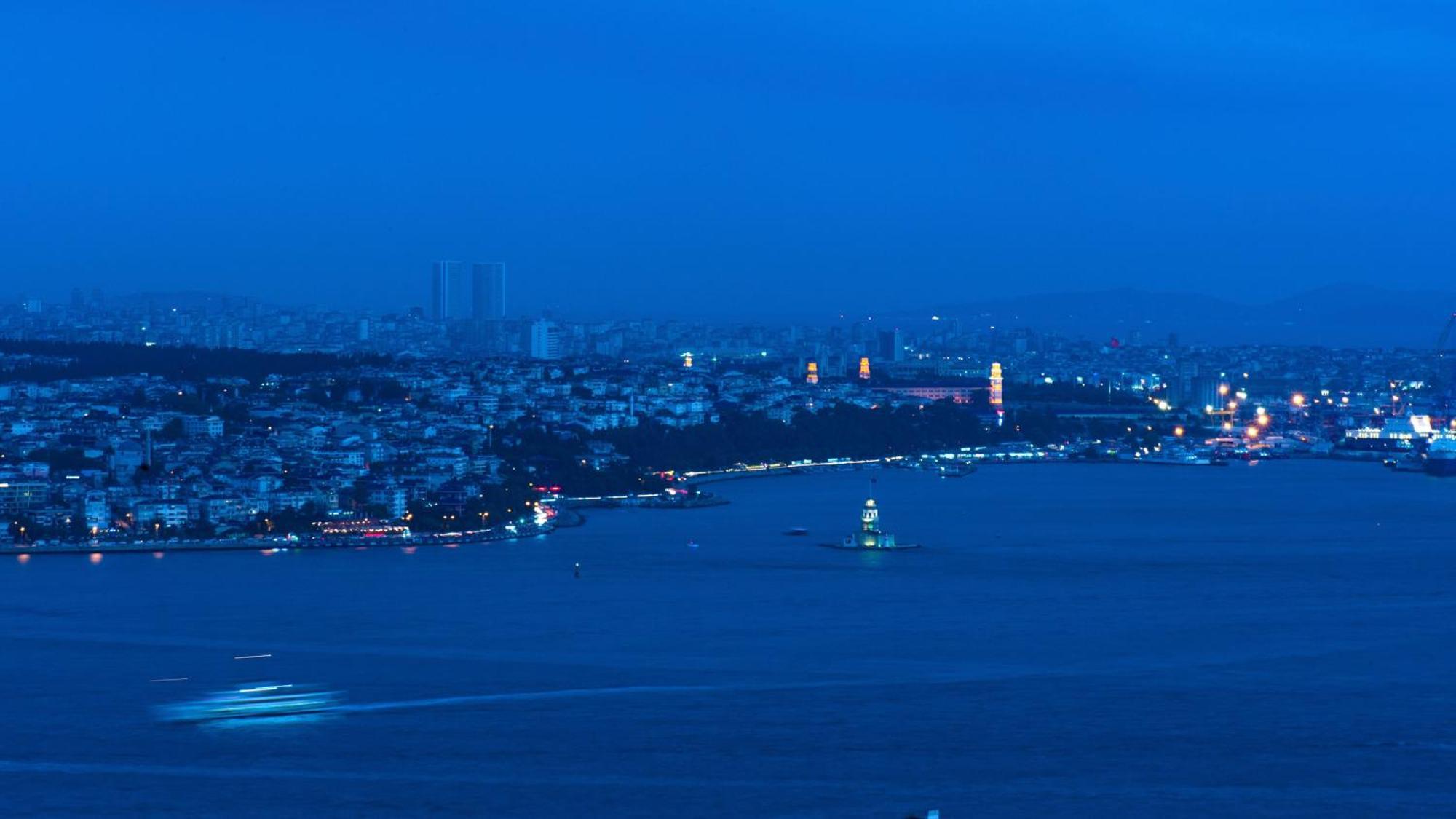 Intercontinental Istanbul By Ihg Hotel Luaran gambar View of the Bosphorus from the Bosphorus University