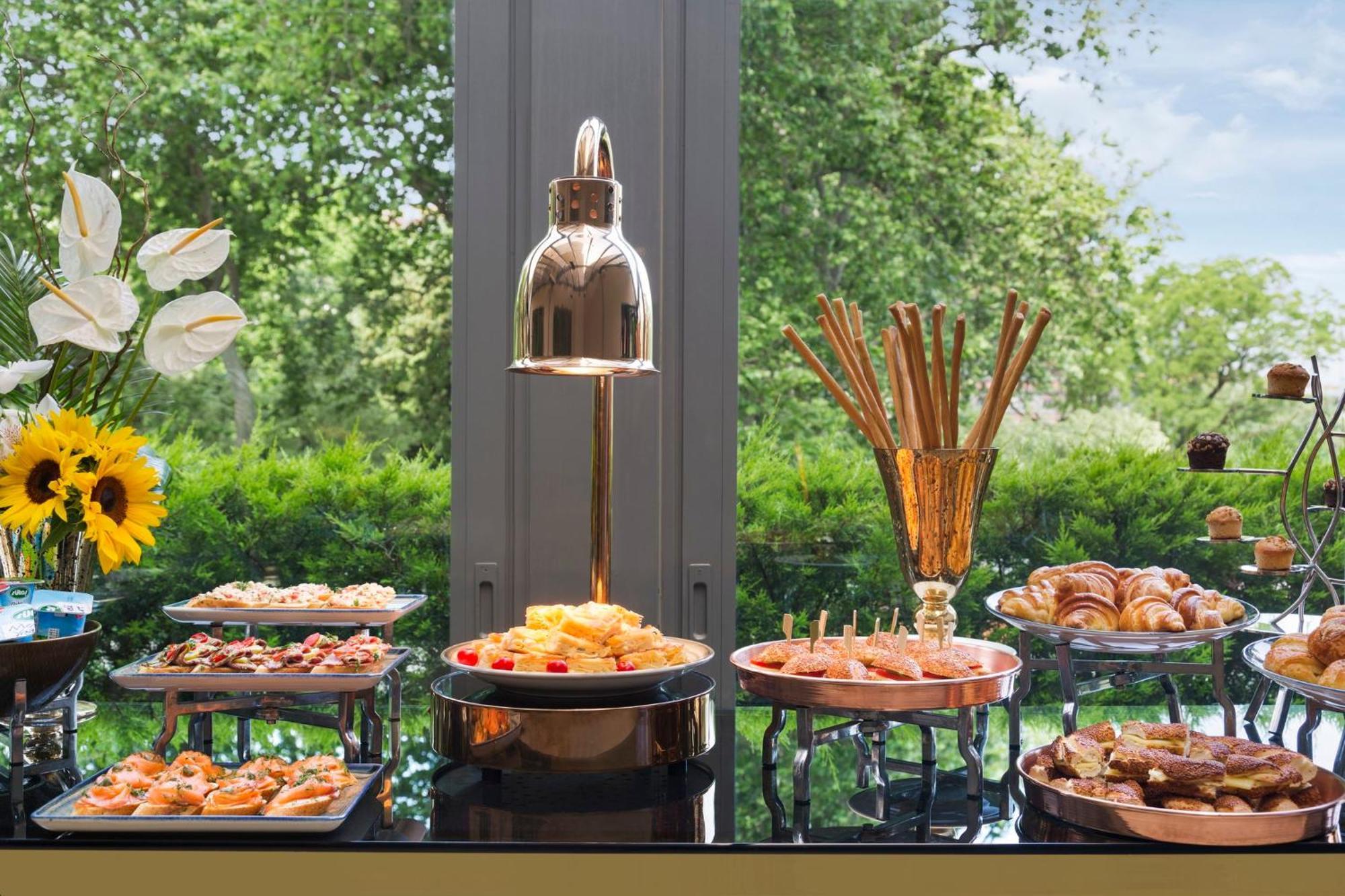 Intercontinental Istanbul By Ihg Hotel Luaran gambar A chafing dish